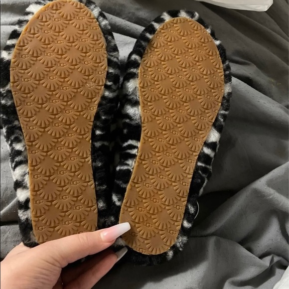 UGG - Picture 2 of 3